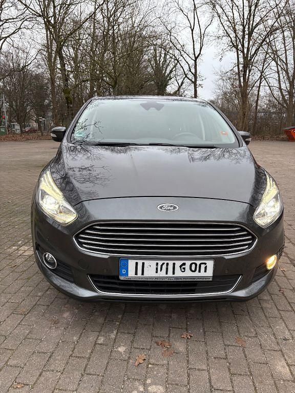Gebraucht Ford S-MAX Titanium 241 PS (177 kW) 2017 Grau Van / Kleinbus