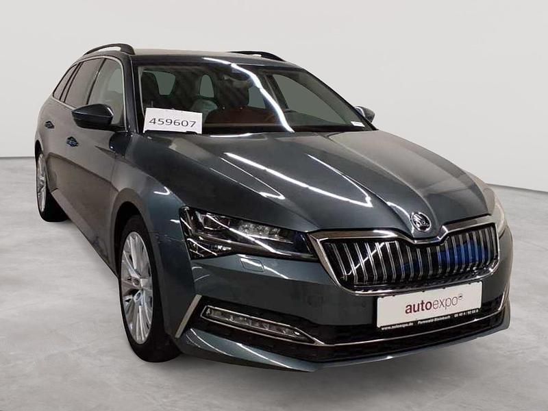 Quarzgrau metallic Gebraucht 2020 Skoda Superb Ambition Kombi | 20.990 € (Fairer Preis) - Bild 1/4