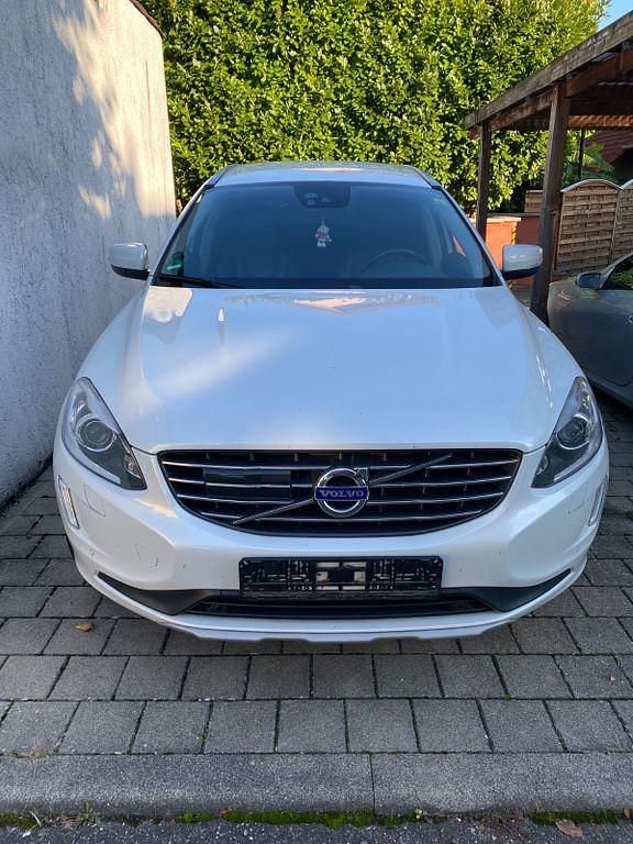 Weiß Gebraucht 2015 Volvo XC60 Ocean Race SUV | 14.990 € (Guter Preis) - Bild 1/4