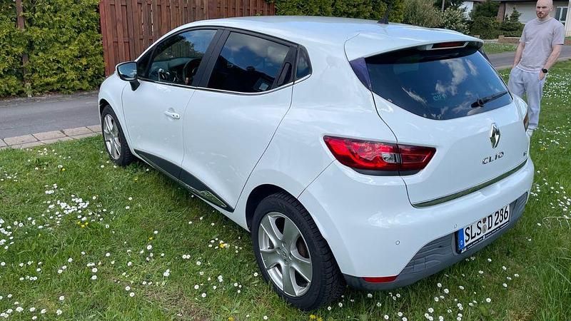 Gebraucht Renault Clio IV Luxe 90 PS (66 kW) 2015 Weiß Kleinwagen