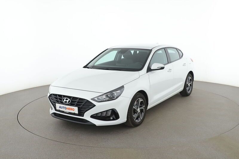 Weiß Gebraucht 2021 Hyundai i30 Edition 30 Limousine | 15.190 € (Guter Preis) - Bild 1/4