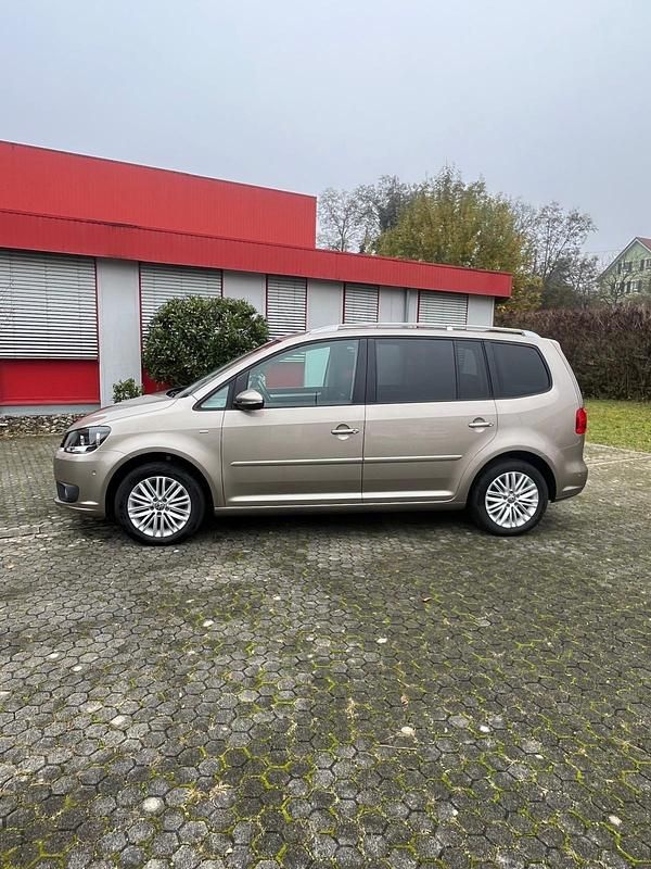 Gebraucht VW Touran 140 PS (102 kW) 2014 Braun Van / Kleinbus