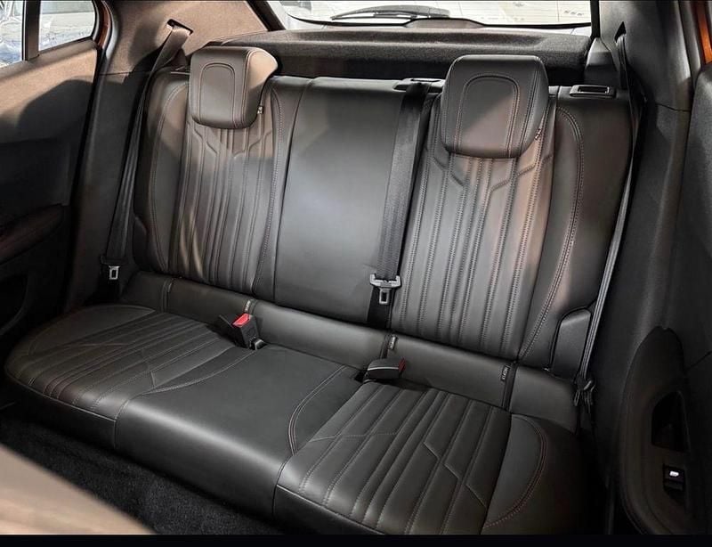 Gebraucht Peugeot 2008 Active 101 PS (74 kW) 2024 Orange SUV