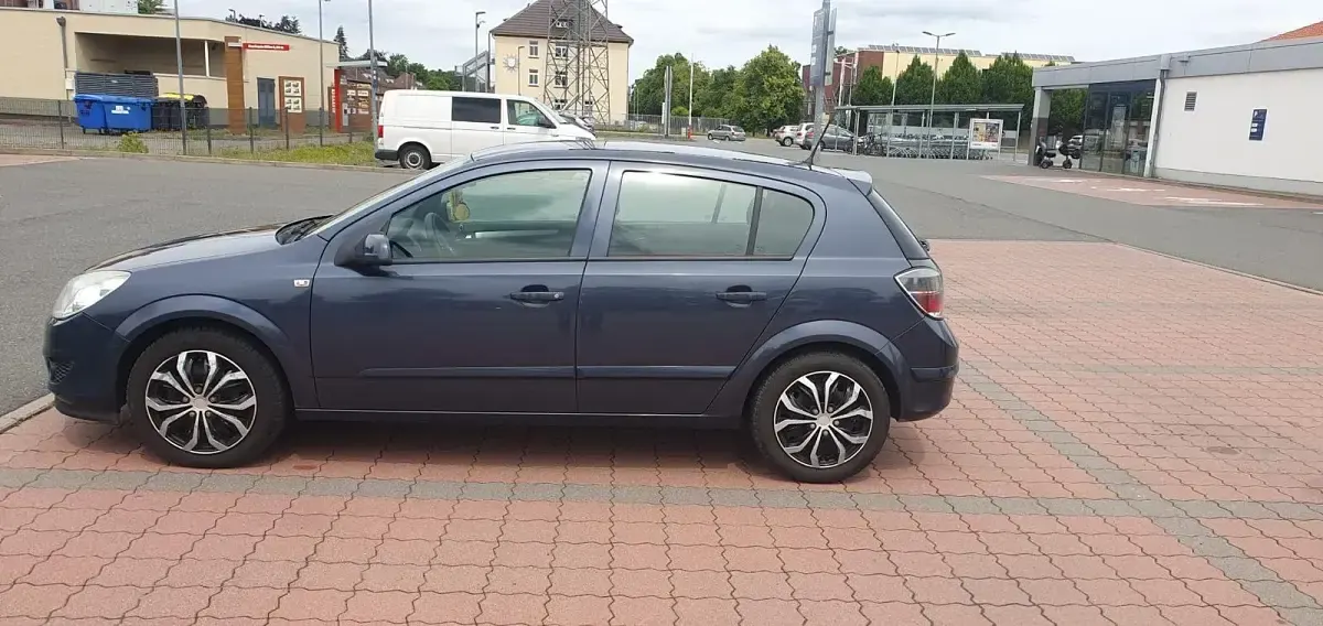 Gebraucht Opel Astra 120 PS (88 kW) 2008 Blau Limousine