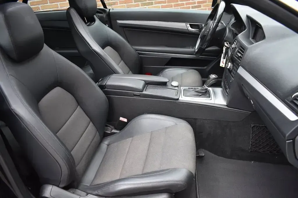 Gebraucht Mercedes E200 Elegance 184 PS (135 kW) 2010 Schwarz Coupé