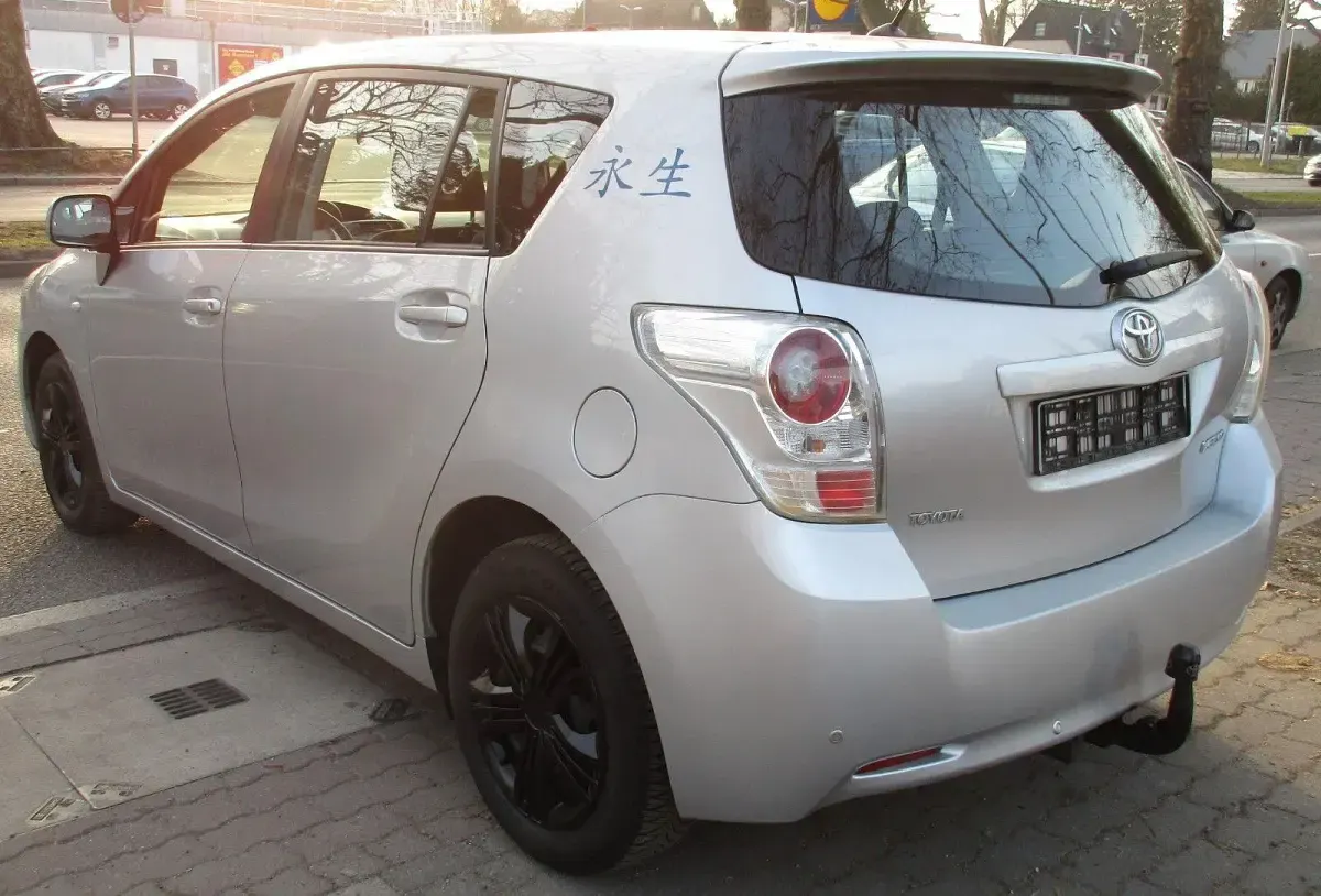 Gebraucht Toyota Verso Life 126 PS (92 kW) 2011 Grau Van / Kleinbus