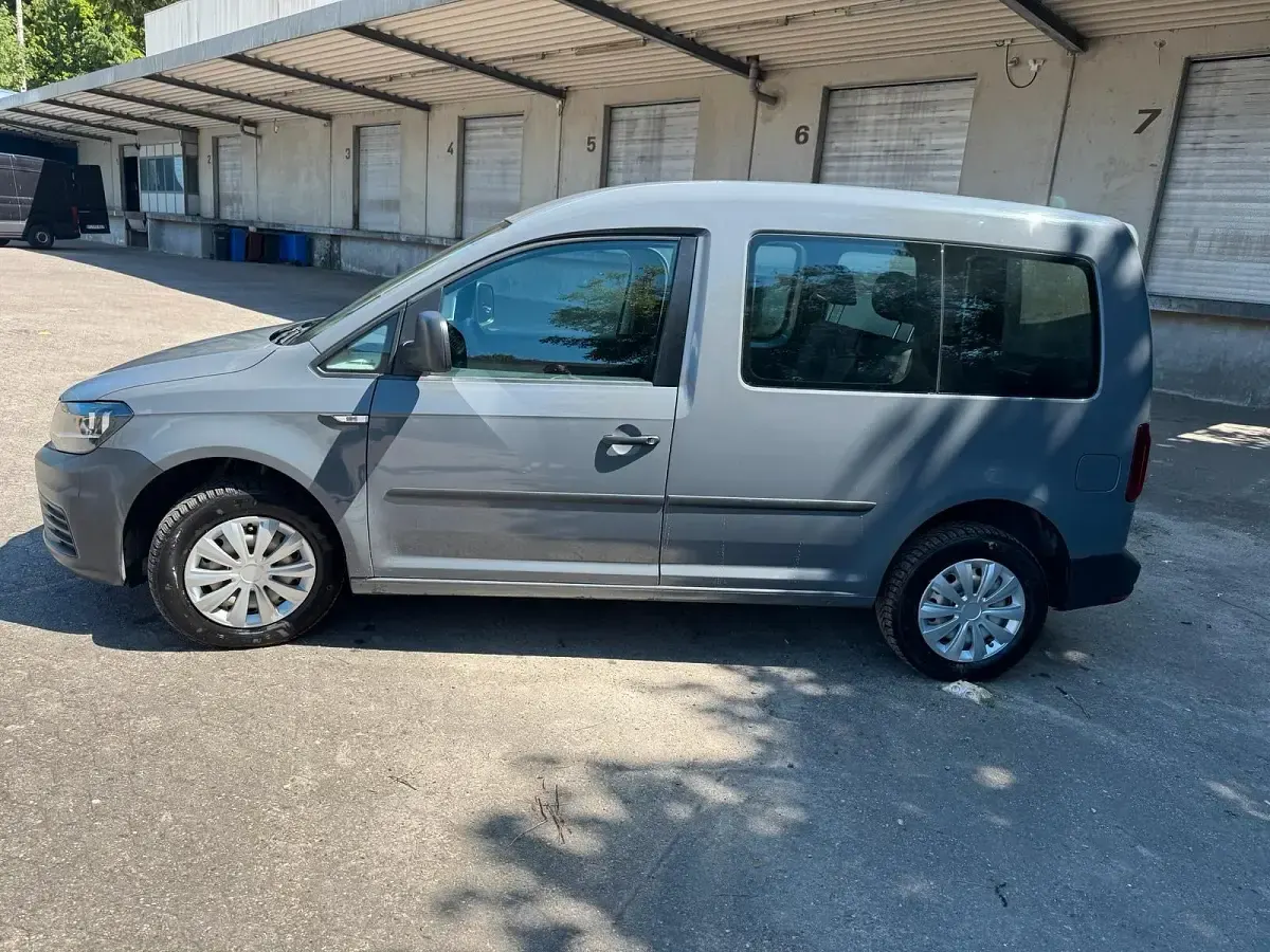 Gebraucht VW Caddy 84 PS (61 kW) 2017 Grau Van / Kleinbus
