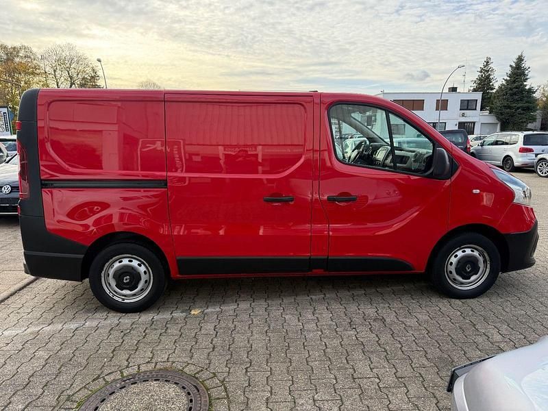 Gebraucht Renault Trafic Komfort 121 PS (88 kW) 2016 Rot Van / Kleinbus