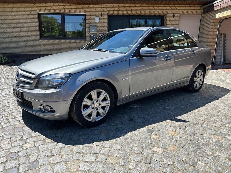 Silber Gebraucht 2009 Mercedes C300 Limousine | 11.750 € (Fairer Preis) - Bild 1/4