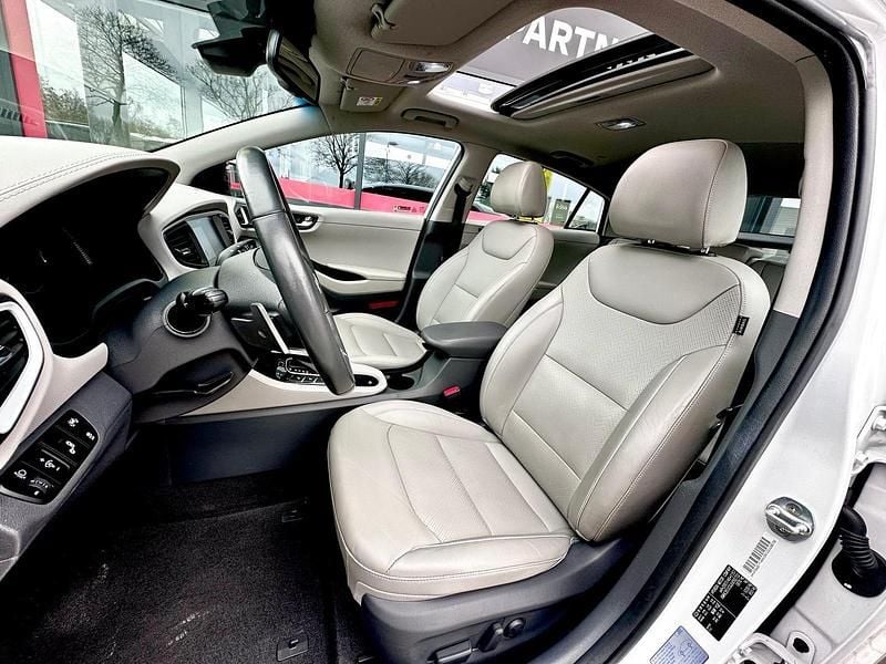 Gebraucht Hyundai Ioniq Premium 105 PS (77 kW) 2019 Polar white / sol Kleinwagen