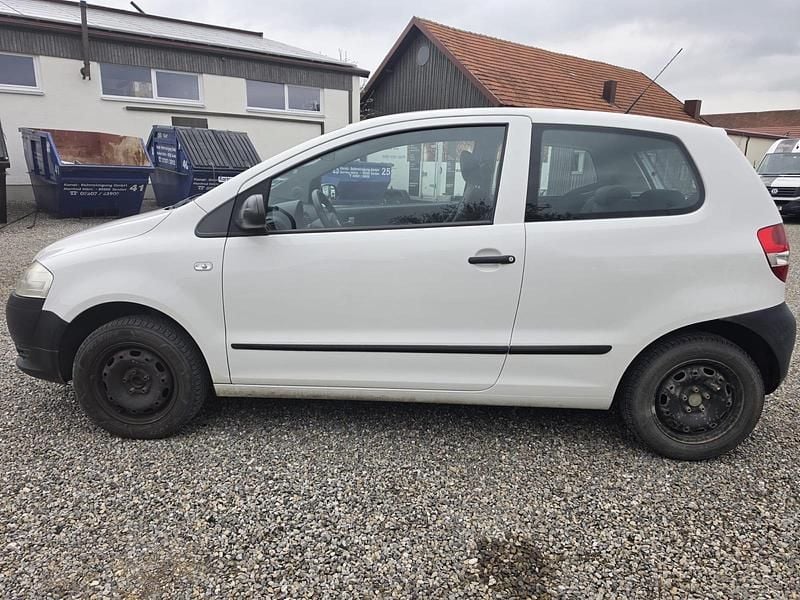 Gebraucht VW Fox 54 PS (39 kW) 2010 Weiß Kleinwagen