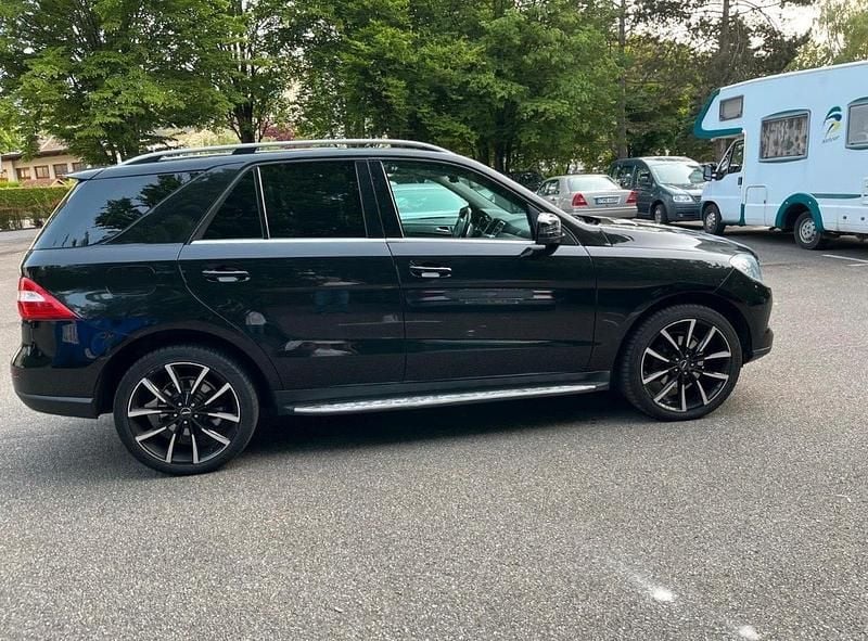 Gebraucht Mercedes ML350 258 PS (189 kW) 2014 Schwarz SUV