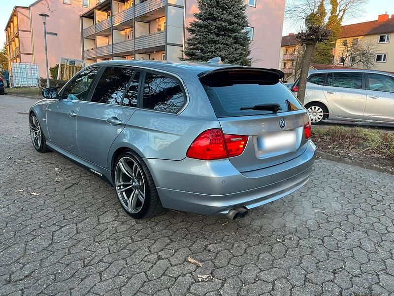 Gebraucht BMW 325 218 PS (160 kW) 2007 Blau Kombi