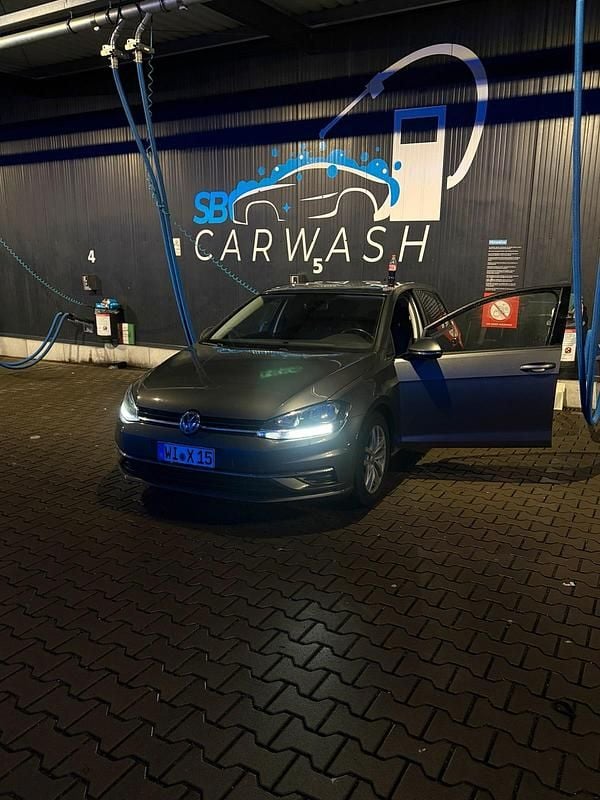 Gebraucht VW Golf VII 131 PS (96 kW) 2019 Grau Kleinwagen