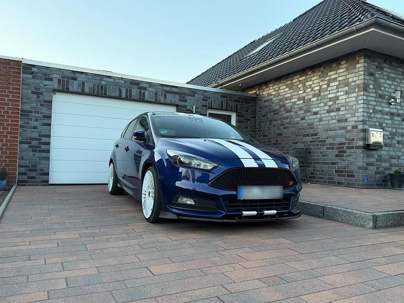 Usata Ford Focus ST 185 CV (136 kW) 2016 Blu Berlina