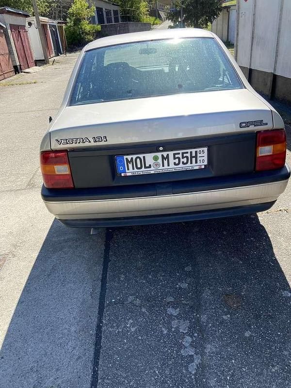 Gebraucht Opel Vectra 90 PS (66 kW) 1991 Kleinwagen