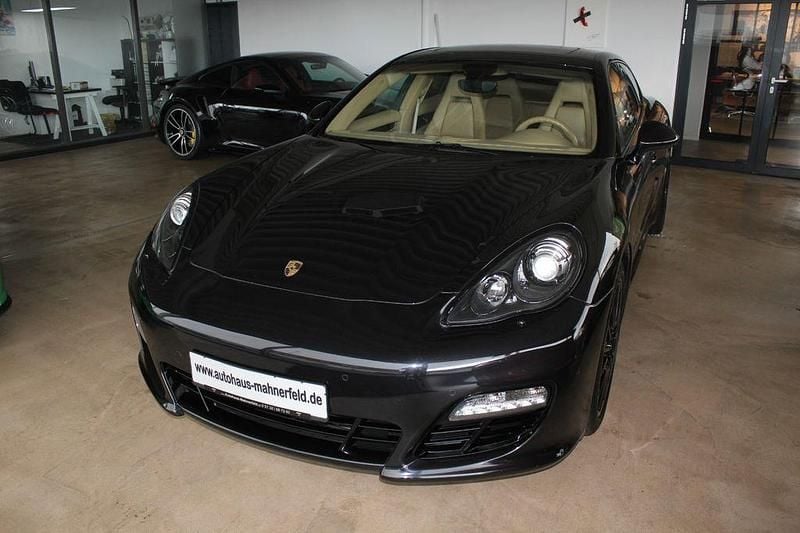 Schwarz Gebraucht 2013 Porsche Panamera 4S Limousine | 28.390 € - Bild 1/4