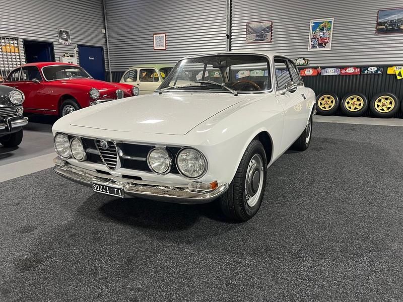 Weiß Gebraucht 1968 Alfa Romeo 1750 Limousine | 58.500 € - Bild 1/4