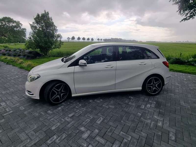 Weiß Gebraucht 2012 Mercedes B200 Van / Kleinbus | 7.000 € (Guter Preis) - Bild 1/4