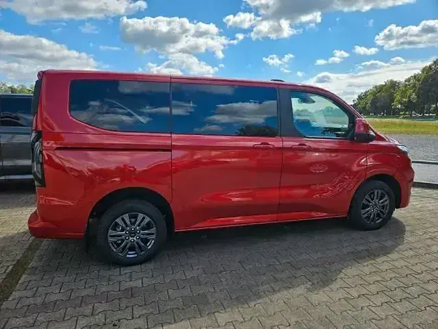 Gebraucht Ford Tourneo Custom Titanium 136 PS (100 kW) 2024 Andere Van