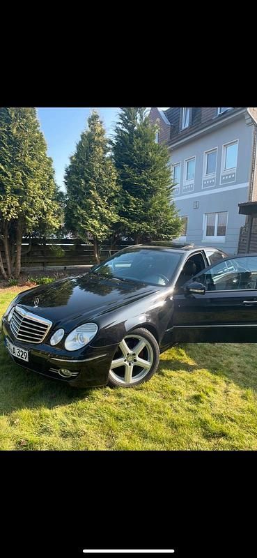 Gebraucht Mercedes E320 224 PS (164 kW) 2009 Schwarz Limousine