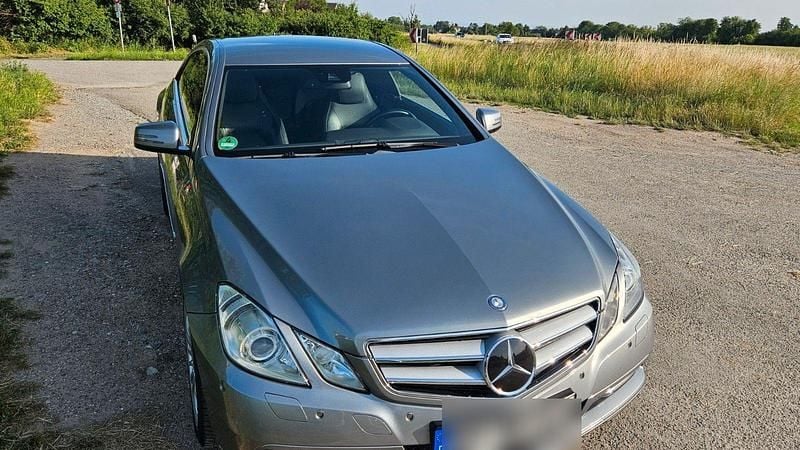 Andere außenfarben Gebraucht 2012 Mercedes E350 Avantgarde Coupé | 14.900 € (Fairer Preis) - Bild 1/4