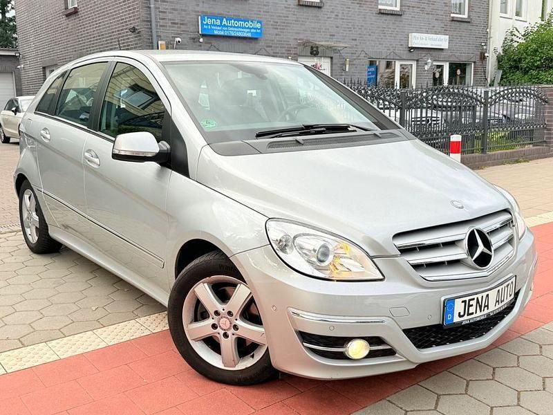 Silber Gebraucht 2010 Mercedes B180 Van / Kleinbus | 6.500 € (Fairer Preis) - Bild 1/4