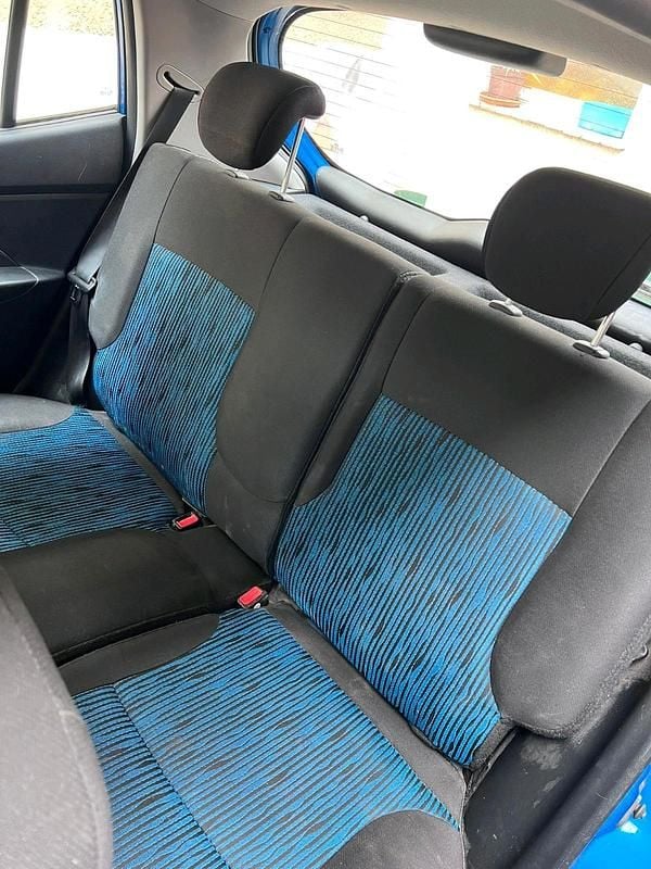 Second-hand Kia Picanto 65 CP (47 kW) 2011 Albastru Hatchback