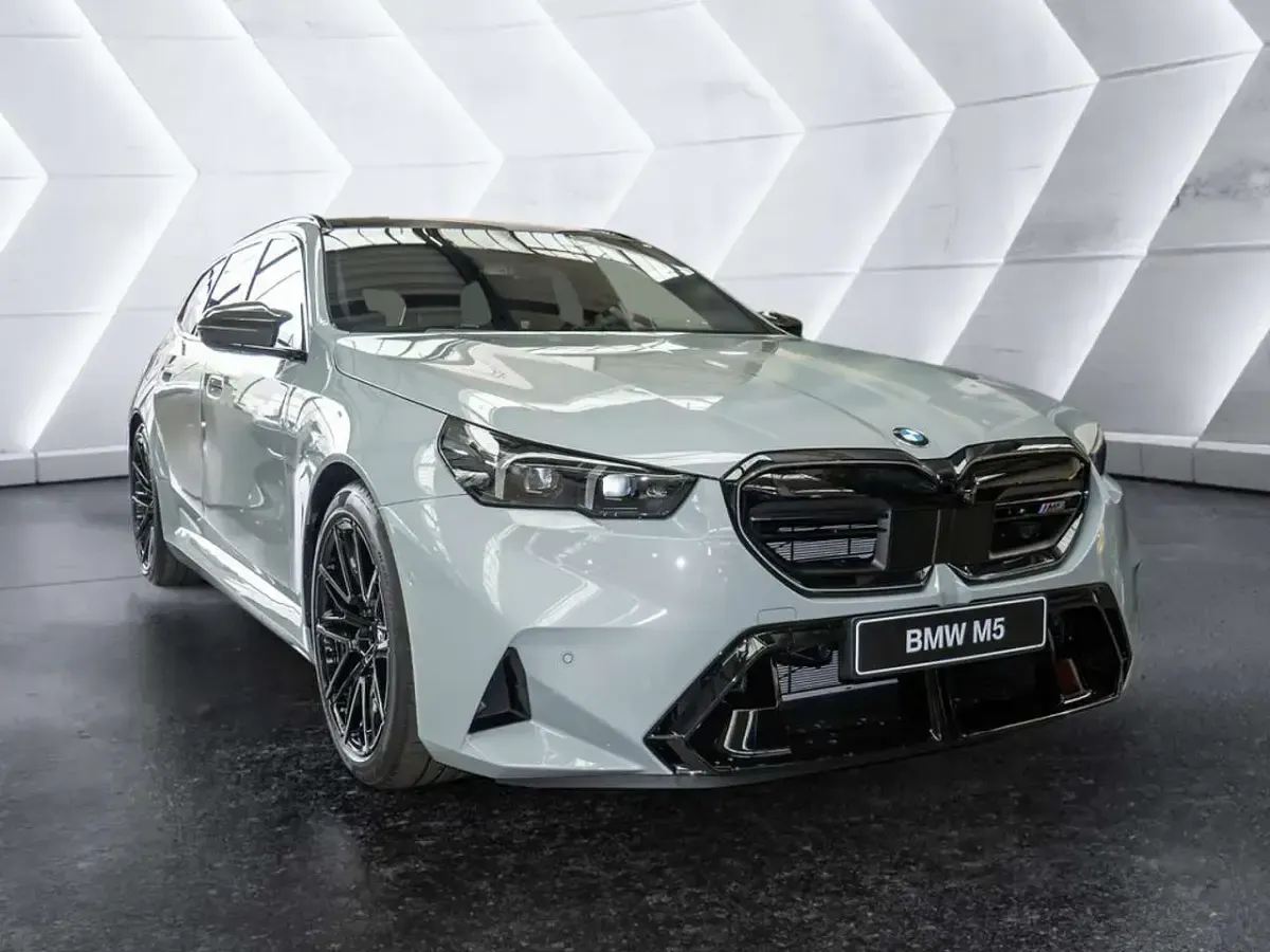 Neu BMW M5 Sport Line 727 PS (534 kW) 2026 Grau Kombi
