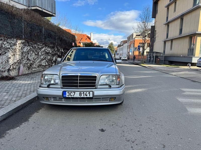 Gebraucht Mercedes E500 326 PS (239 kW) 1993 Silber Limousine
