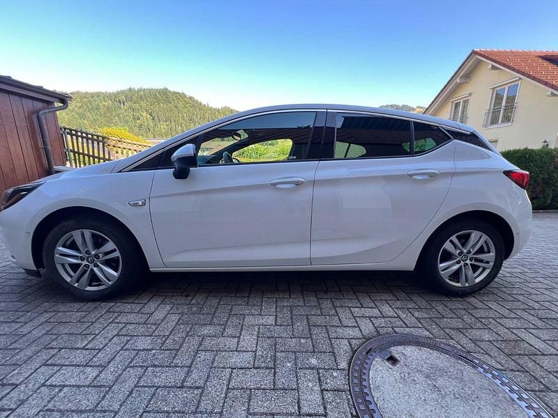 Gebraucht Opel Astra Dynamic 150 PS (110 kW) 2018 Weiß Kleinwagen