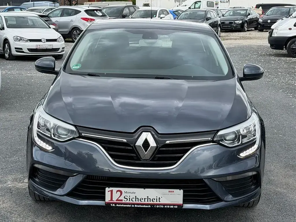 Używany Renault Mégane Play 101 KM (74 kW) 2017 Szary Sedan/Limuzyna
