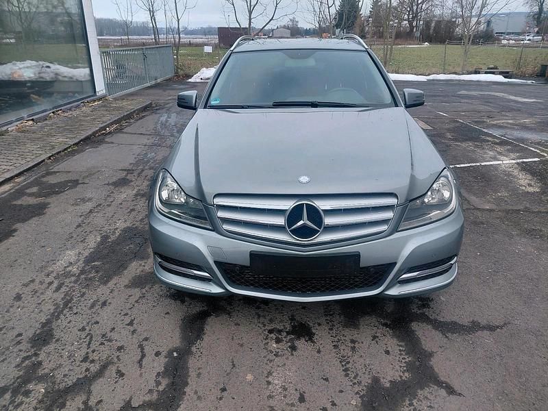 Gebraucht Mercedes C220 Avantgarde 170 PS (125 kW) 2012 Silber Kombi