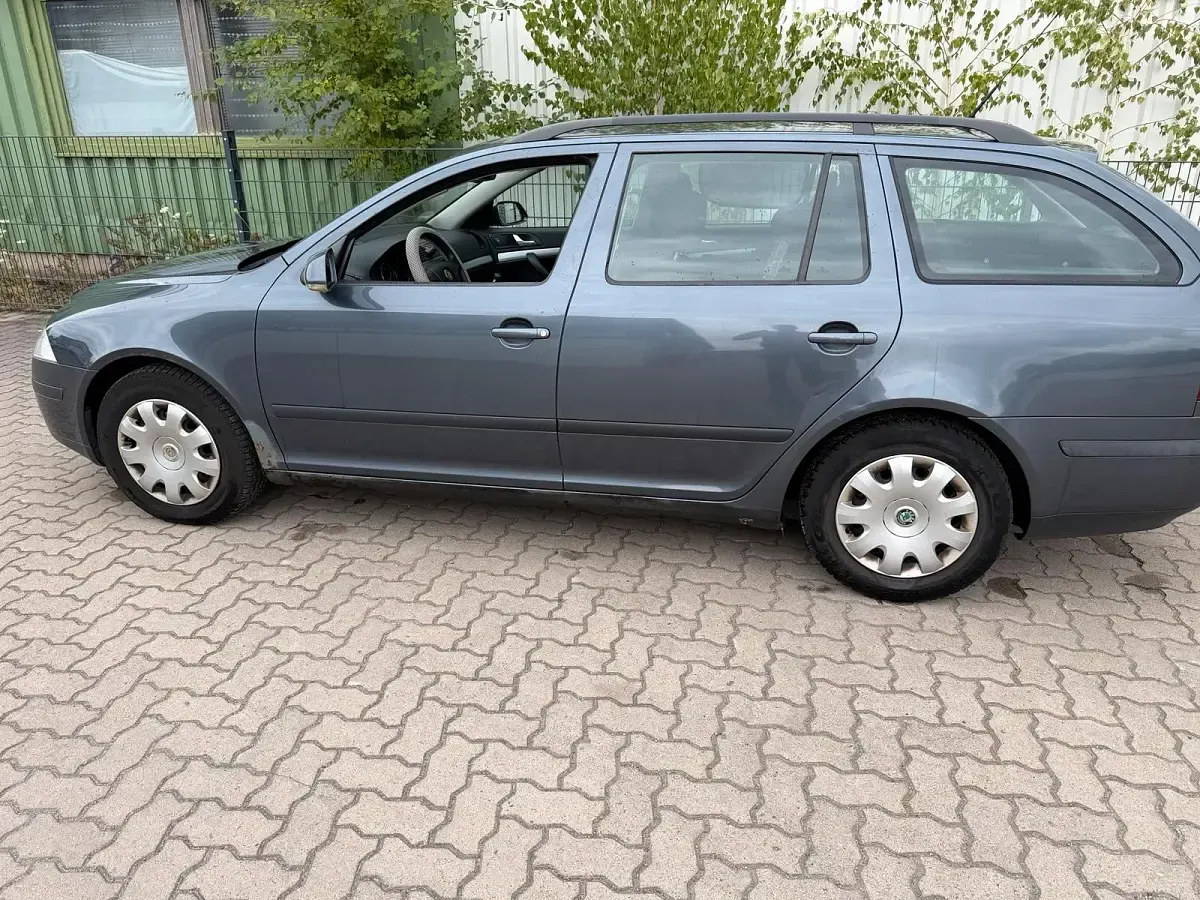 Gebraucht Skoda Octavia 105 PS (77 kW) 2008 Grau Kombi