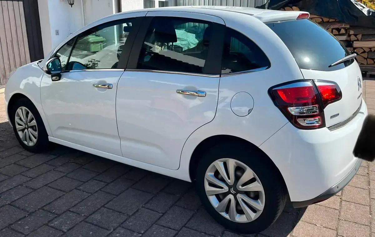 Gebraucht Citroën C3 SELECTION 99 PS (72 kW) 2015 Weiß Kleinwagen