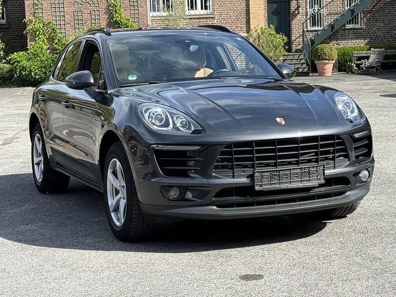 Vulkangraumetallic Gebraucht 2018 Porsche Macan Basis SUV | 39.790 € (Guter Preis) - Bild 1/4