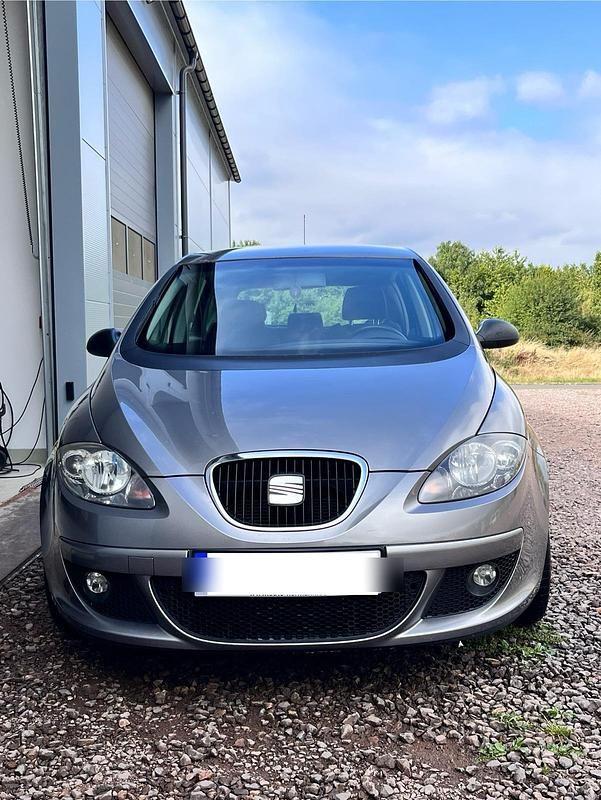 Grau Gebraucht 2005 Seat Altea Van / Kleinbus | 2.500 € (Teuer) - Bild 1/4