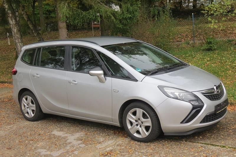 Silber Gebraucht 2015 Opel Zafira Tourer Van / Kleinbus | 4.999 € (Guter Preis) - Bild 1/4