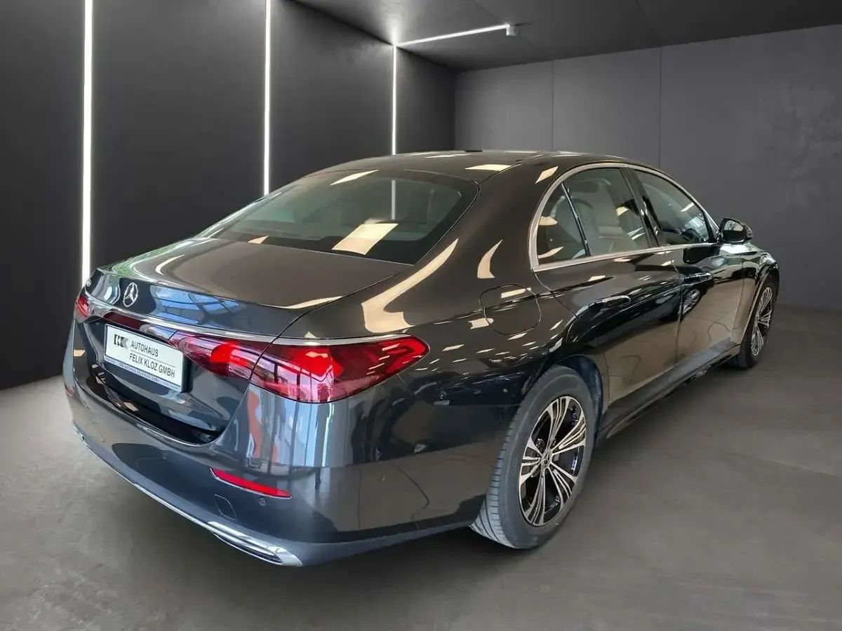 Gebraucht Mercedes E200 Avantgarde 204 PS (150 kW) 2025 Grau Limousine