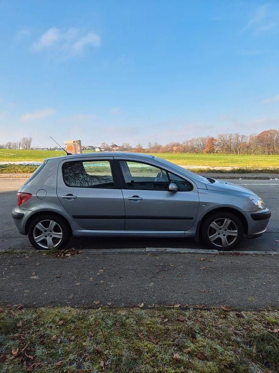 Grau Gebraucht 2001 Peugeot 307 Sport Limousine | 1.300 € (Guter Preis) - Bild 1/4
