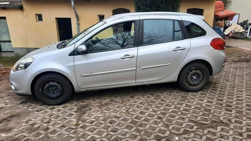 Silber Gebraucht 2010 Renault Clio GrandTour Kombi | 1.200 € (Fairer Preis) - Bild 1/4