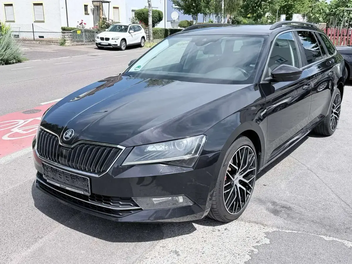 Gebraucht Skoda Superb Ambition 150 PS (110 kW) 2018 Schwarzmagic perleffekt Kombi
