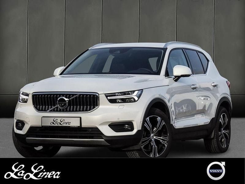 Weiss Gebraucht 2022 Volvo XC40 Inscription SUV | 32.890 € (Guter Preis) - Bild 1/3