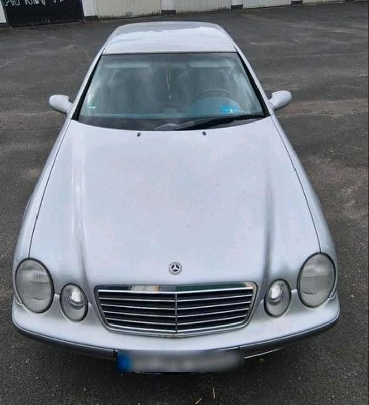 Grau Gebraucht 1999 Mercedes CLK200 Coupé | 2.000 € - Bild 1/4