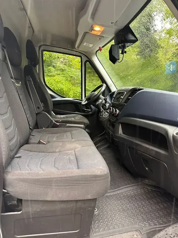 Używany Iveco Daily 156 KM (114 kW) 2020 Biały Minivan