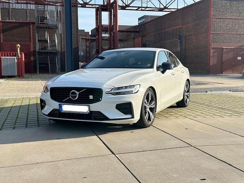 Weiß Gebraucht 2019 Volvo S60 R-Design Limousine | 19.980 € (Teuer) - Bild 1/4