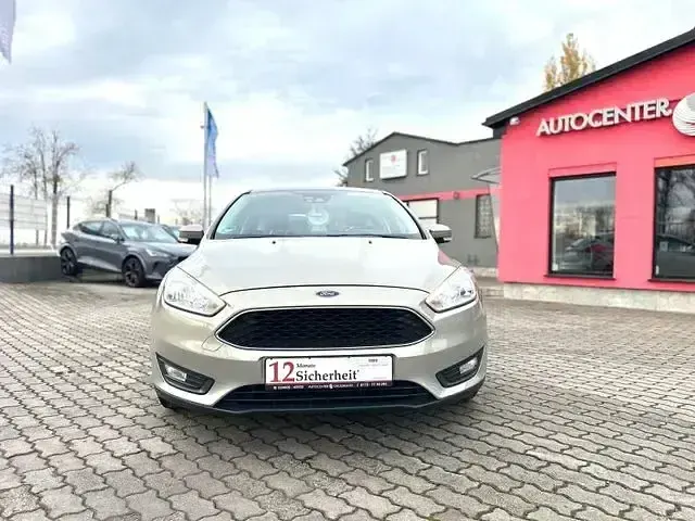 Używany Ford Focus Cool & Connect 150 KM (110 kW) 2018 Srebrny Sedan/Limuzyna