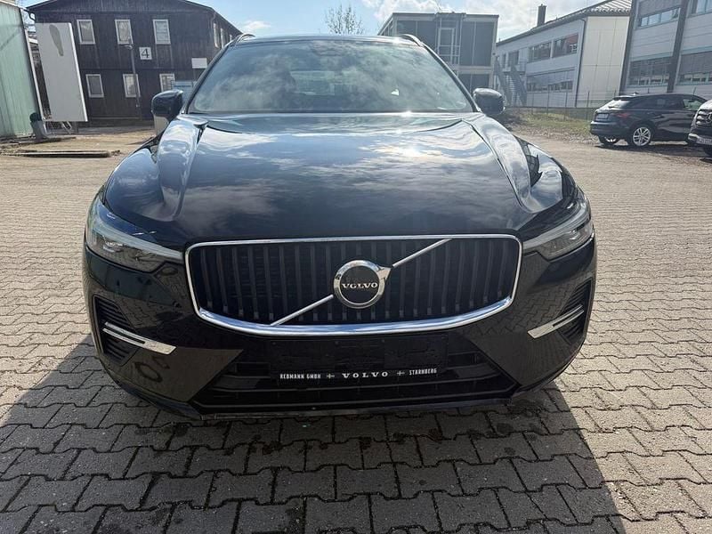 Gebraucht Volvo XC60 Momentum 197 PS (144 kW) 2022 Schwarz SUV