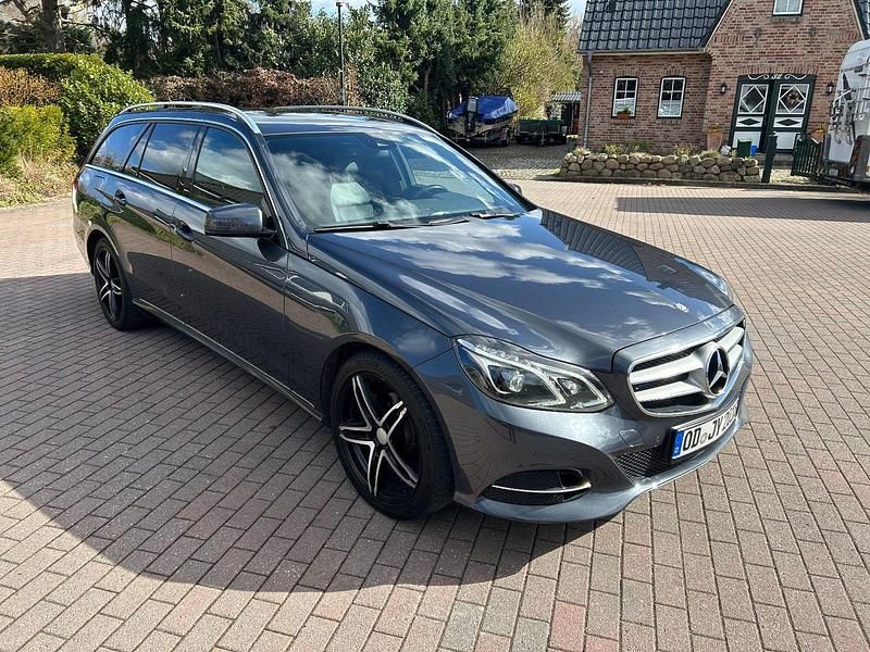 Gebraucht Mercedes E220 170 PS (125 kW) 2015 Grau Kombi