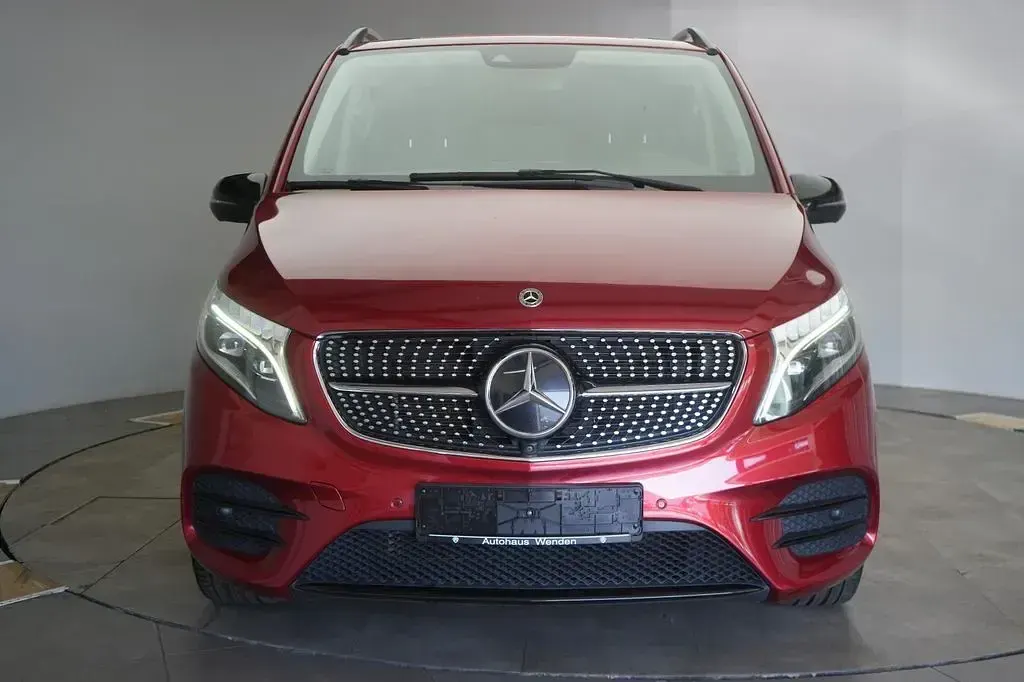 Gebraucht Mercedes V300 AMG 237 PS (174 kW) 2022 Rot Van / Kleinbus